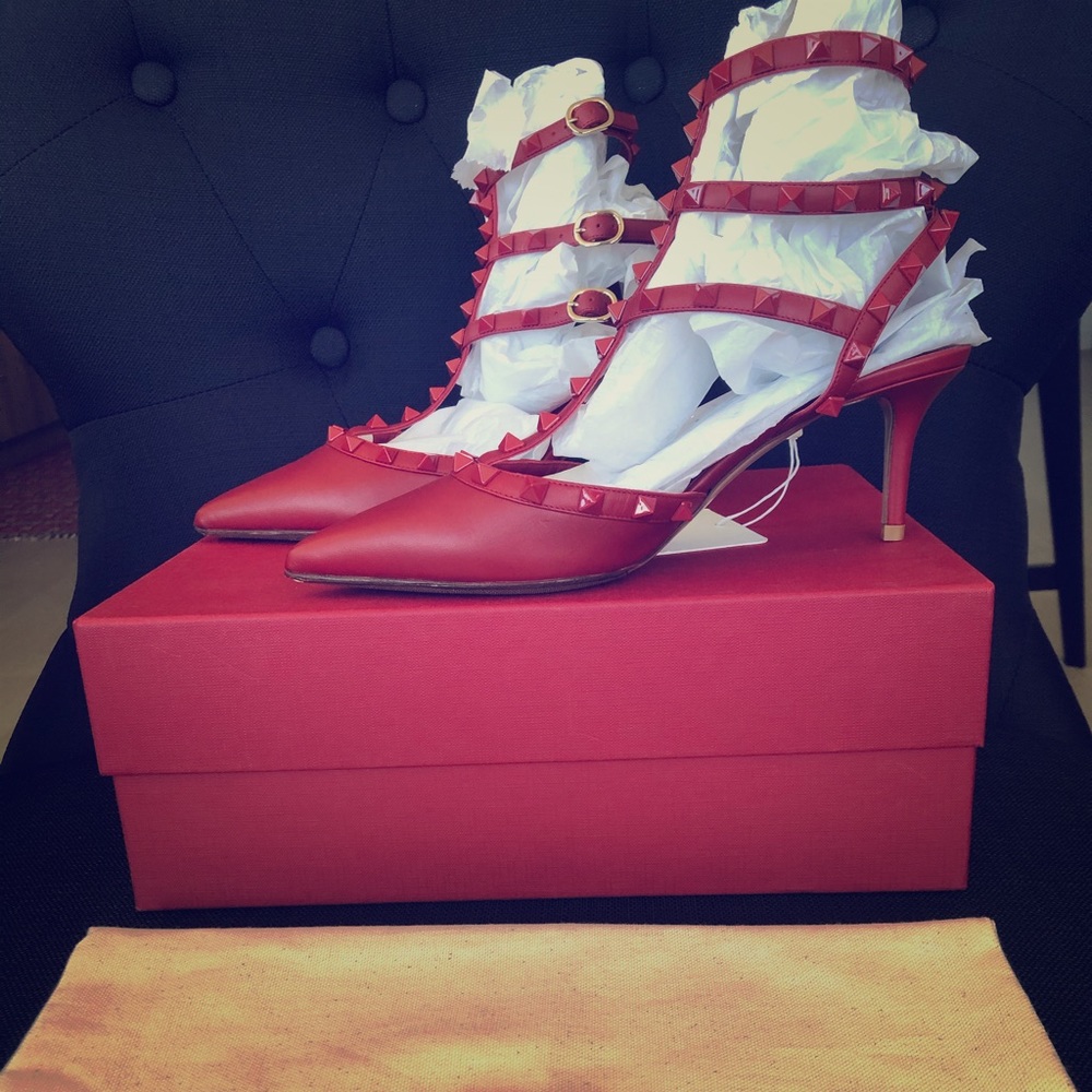 ⭐️SOLD ON M⭐️ Valentino Rockstud Heels